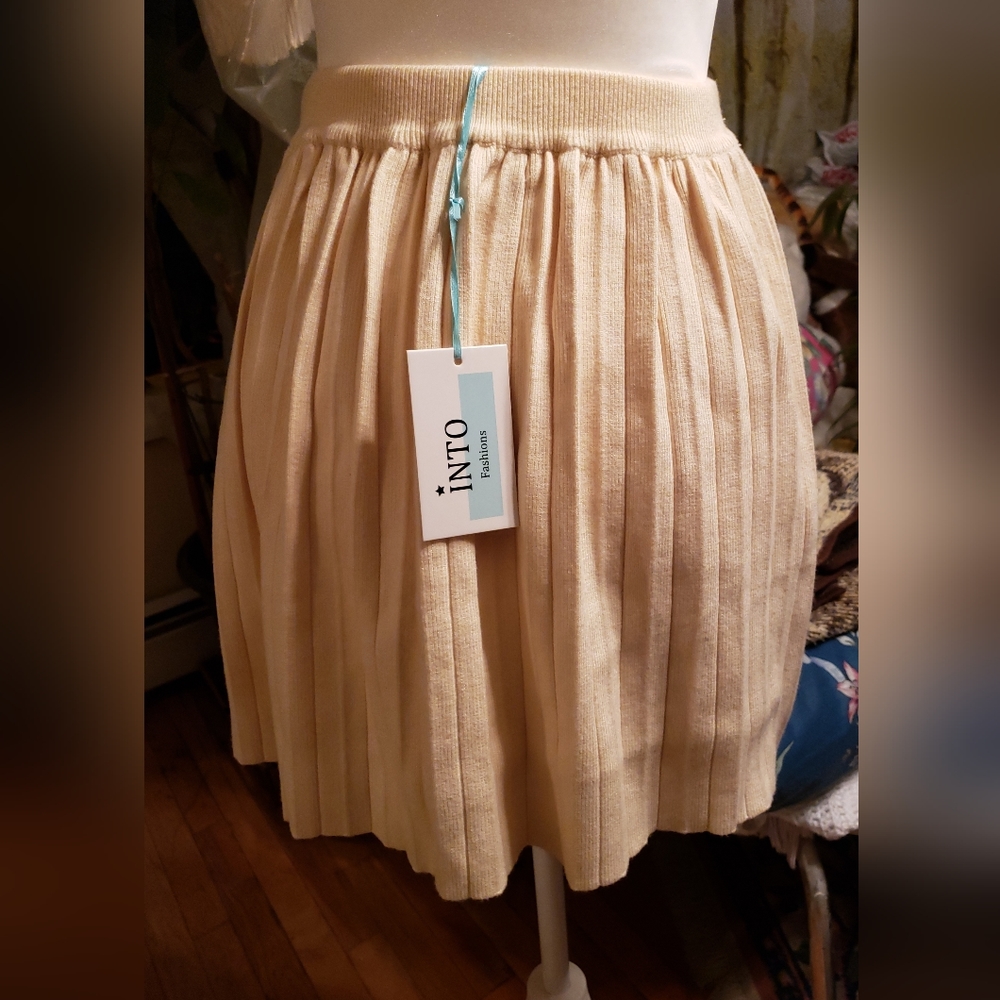 Skirt - Picture 2 of 4